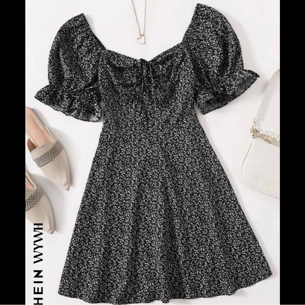 🦇 6/$25🦇 Floral Plus Dress